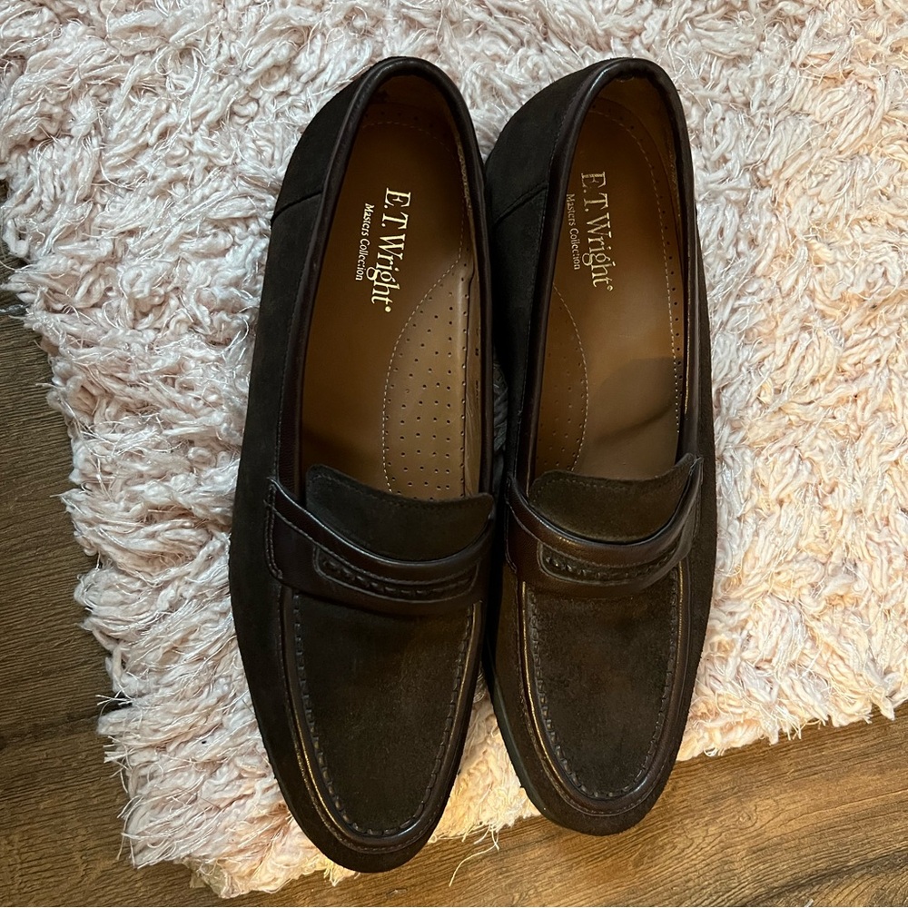 E.T. Wright Master Collection Chocolate Brown Sue… - image 2